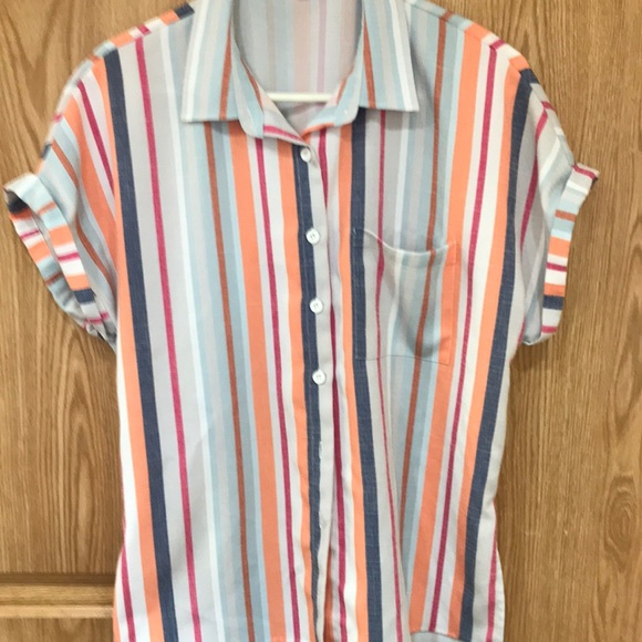 Short Sleeve Blouse with cuffed Sleeves - Picture 1 of 6